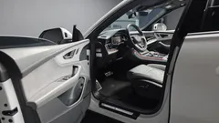 2022 Audi Q8 50 TDI Quattro Premium — фото 10