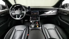 2022 Audi Q8 45 TDI Quattro Premium — фото 7