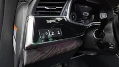 2022 Audi Q8 45 TDI Quattro Premium — фото 16