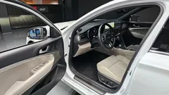2023 Genesis G70 Gasoline 2.0T 2WD, белый — фото 11