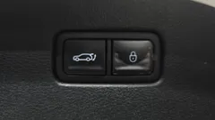 2023 Genesis G70 Gasoline 2.0T 2WD, белый — фото 20