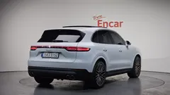 2023 Porsche Cayenne 3.0 PLATINUM EDITION — фото 2