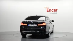 2023 BMW 5-Series 520i Luxury — фото 4