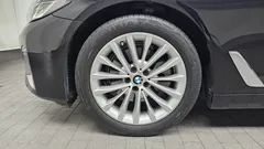 2023 BMW 5-Series 520i Luxury — фото 5