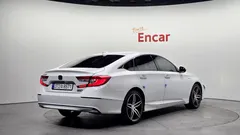 2022 Honda Accord 2.0 Hybrid Touring — фото 2