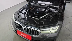 2022 BMW 5-Series 520i M Sport — фото 6