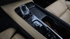 2023 Volvo XC90 T8 Ultimate Bright Hybrid — фото 9