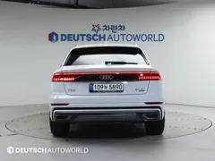 2021 Audi Q8 50 TDI Quattro Premium, белый — фото 4