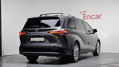 2021 Toyota Sienna 2.5 Hybrid 2WD, серый — фото 2