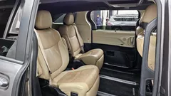 2021 Toyota Sienna 2.5 Hybrid 2WD, серый — фото 16