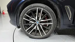 2022 BMW X5 M50i, синий — фото 5