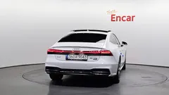 2021 Audi A7 55 TFSI Quattro Premium, белый — фото 4