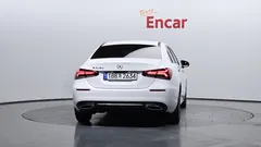 2021 Mercedes-Benz A-Class A200d Sedan, белый — фото 4