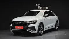 2022 Audi Q8 55 TFSI Quattro Premium — фото 1
