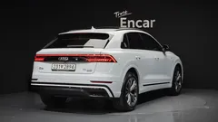 2022 Audi Q8 55 TFSI Quattro Premium — фото 2