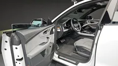 2022 Audi Q8 55 TFSI Quattro Premium — фото 11