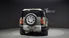 2022 Land Rover Defender 110 D250 S — фото 4