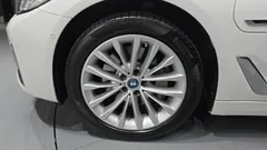 2022 BMW 5-Series 530e Luxury, белый — фото 5