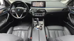 2022 BMW 5-Series 530e Luxury, белый — фото 7
