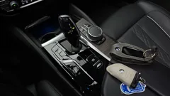 2022 BMW 5-Series 530e Luxury, белый — фото 9