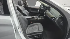 2022 BMW 5-Series 530e Luxury, белый — фото 10