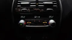 2022 BMW 5-Series 530e Luxury, белый — фото 18