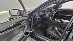 2023 BMW 5-Series 530i xDrive M Sport Package — фото 10
