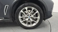 2021 BMW X5 xDrive 45e xLine, серый — фото 5