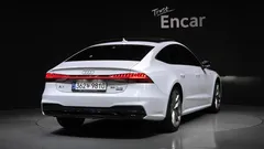 2022 Audi A7 55 TFSI Quattro Premium, белый — фото 2