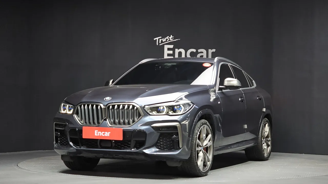 2022 BMW X6 M50i