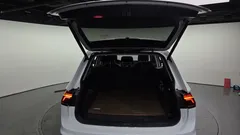 2022 Volkswagen Tiguan 2.0 TSI Prestige — фото 20