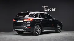 2021 BMW X1 xDrive 20i xLine, чёрный — фото 2