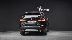 2021 BMW X1 xDrive 20i xLine, чёрный — фото 4