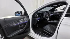 2021 Mercedes-Benz E-Class E350 4MATIC AMG Line, белый — фото 10