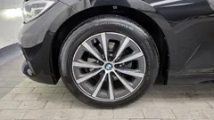 2022 BMW 3-Series 320i — фото 5