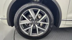 2023 Volkswagen Touareg 3.0 TDI Prestige, белый — фото 5