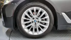 2023 BMW 5-Series 520i Luxury — фото 5