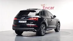 2021 Audi Q5 45 TFSI Quattro Premium, чёрный — фото 2