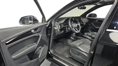 2021 Audi Q5 45 TFSI Quattro Premium, чёрный — фото 10