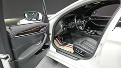 2022 BMW 5-Series 520i M Sport — фото 10