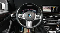 2022 BMW 5-Series 520i M Sport — фото 13