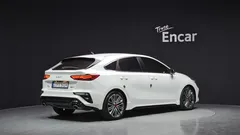 2022 Kia K3 1.6 Turbo GT 5Door, белый — фото 2