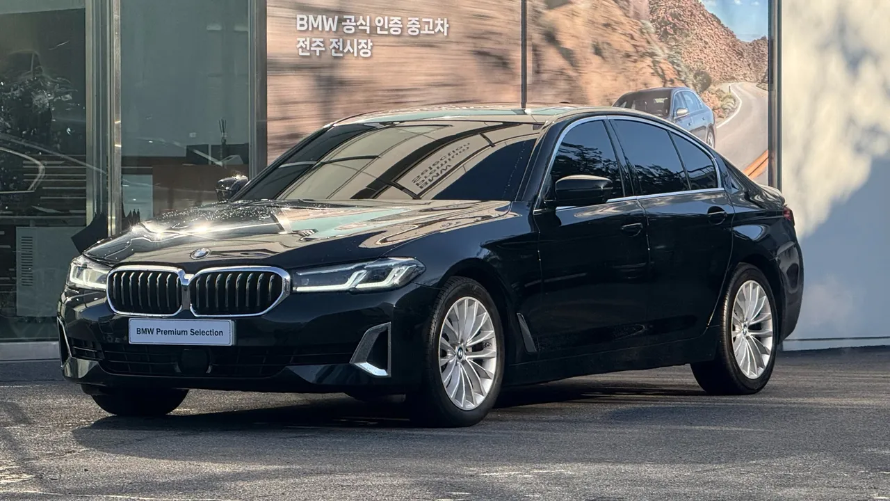 2023 BMW 5-Series 520i Luxury
