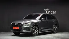 2022 Audi Q7 55 TFSI Quattro Premium, серый — фото 1