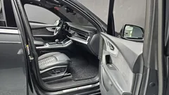 2022 Audi Q7 55 TFSI Quattro Premium, серый — фото 10