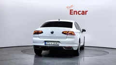2021 Volkswagen Passat 2.0 TDI Premium, белый — фото 4