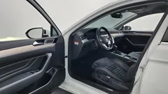 2021 Volkswagen Passat 2.0 TDI Premium, белый — фото 10