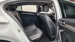 2021 Volkswagen Passat 2.0 TDI Premium, белый — фото 16