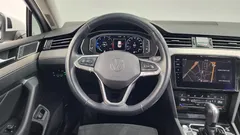 2021 Volkswagen Passat 2.0 TDI Premium, белый — фото 17