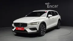 2023 Volvo V60 B5 Ultimate AWD, белый — фото 1